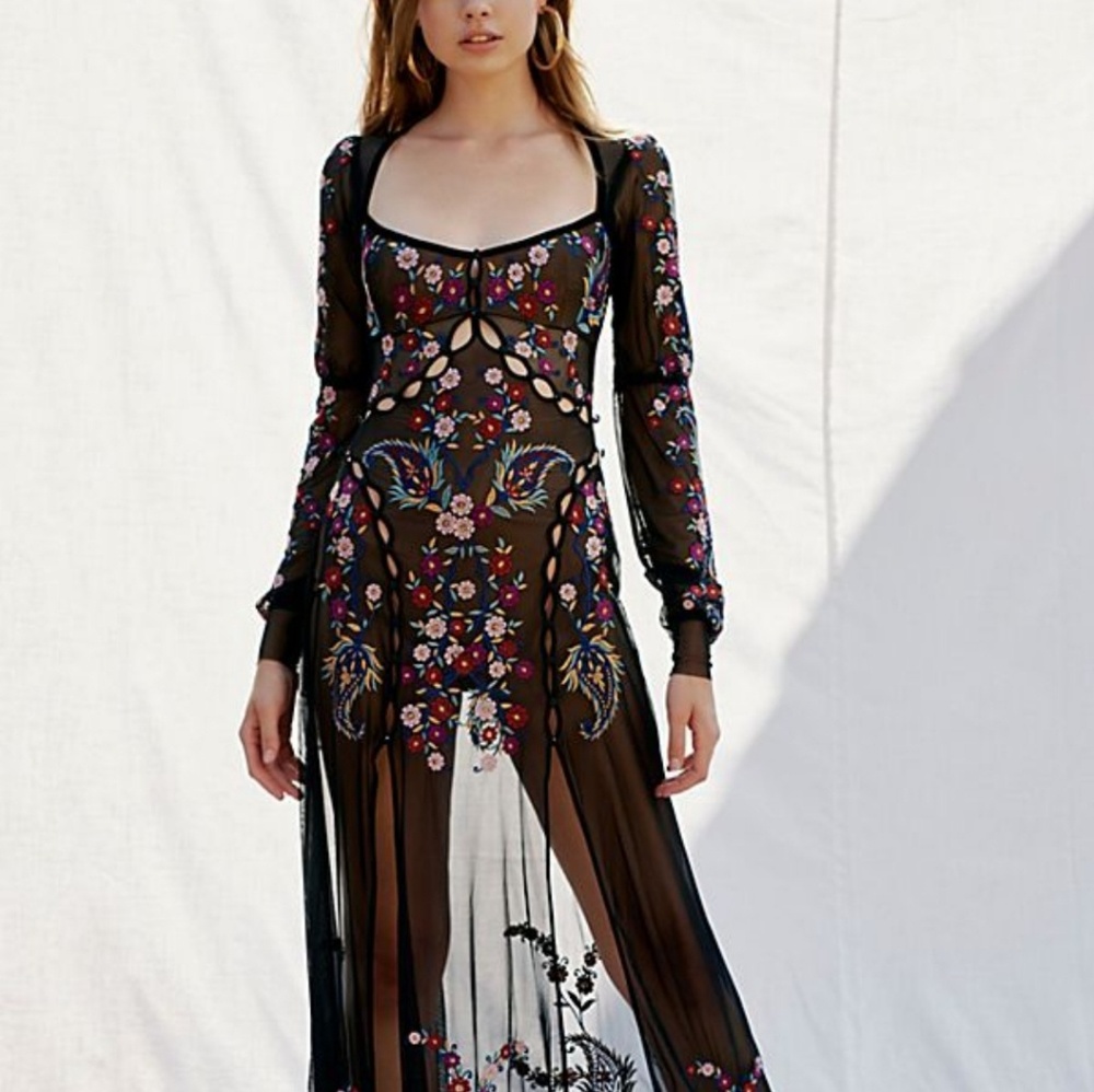 🔥LAST 1🔥NWT FL&L EMBROIDERED MAXI ESTER DRESS - Picture 2 of 6